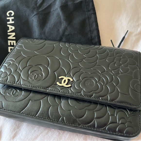CHANEL Camellia Wallet-on-chain (WOC) with Entrupy (Authentic) - Picture 2 of 8
